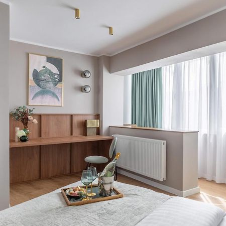 Holt - Sublime Minty Green 1Br On The Park بوخارست المظهر الخارجي الصورة